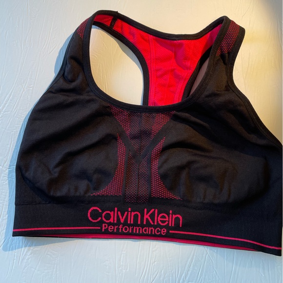 Calvin Klein Performance - Reversible Sports Bra - Picture 8 of 9